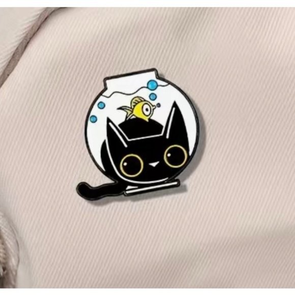 Cartoon Animal Pin Black White Cat Enamel Pin Clothes Bag Metal - Perfect Gift! - Picture 1 of 3